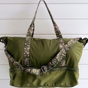 Walmart Olive & Camouflage Large Duffle Travel Bag With Bottom Zippered Storage